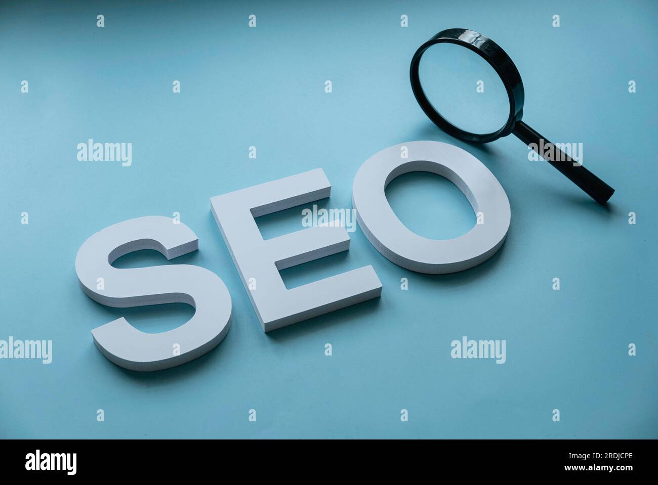 Alfabeto SEO. Ottimizzazione dei motori di ricerca.concetto di marketing, classifica, traffico di Internet business Technology del sito web. Foto Stock