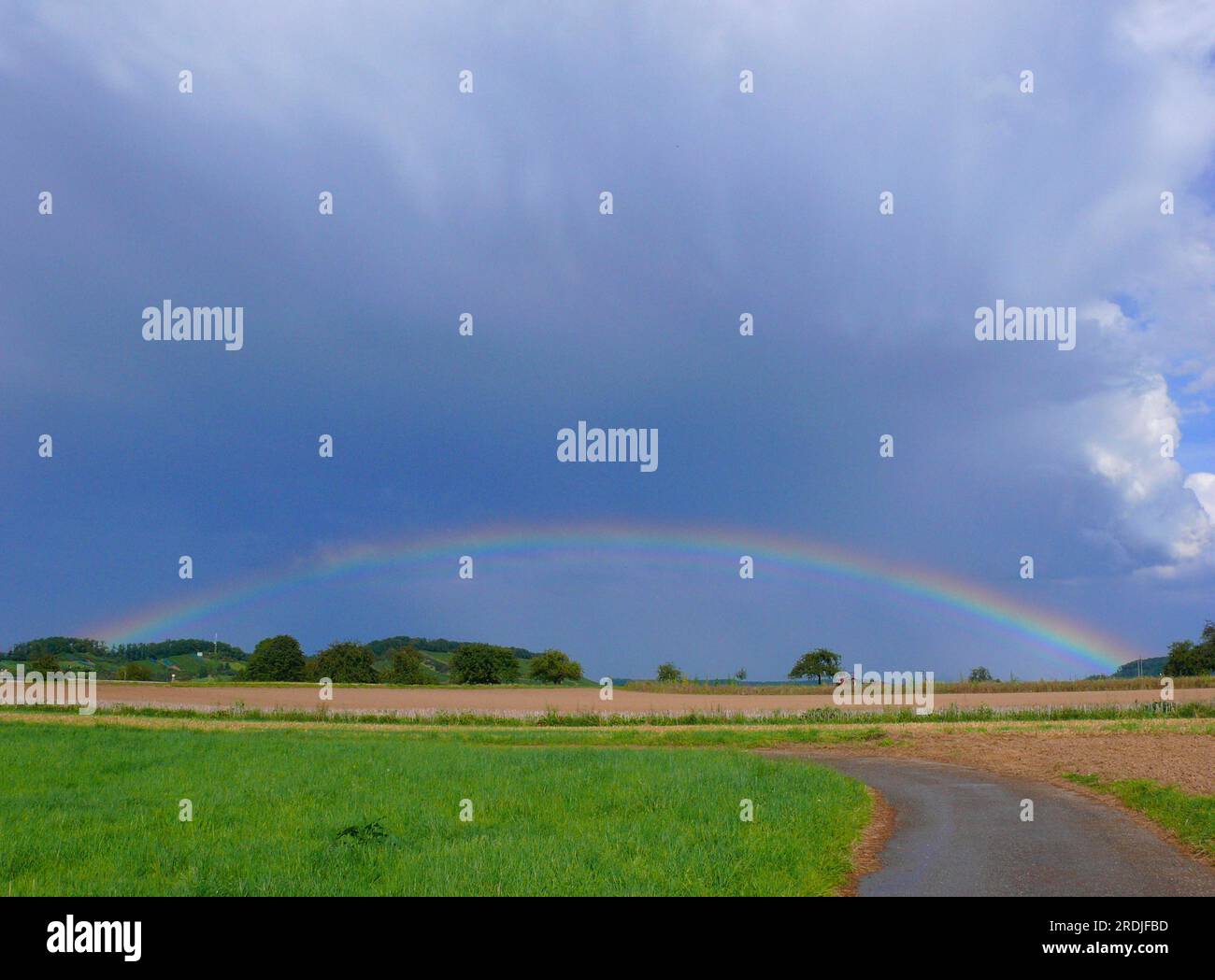 Paesaggio arcobaleno nei pressi di Maulbronn, Baden-Wuerttemberg, Germania Foto Stock