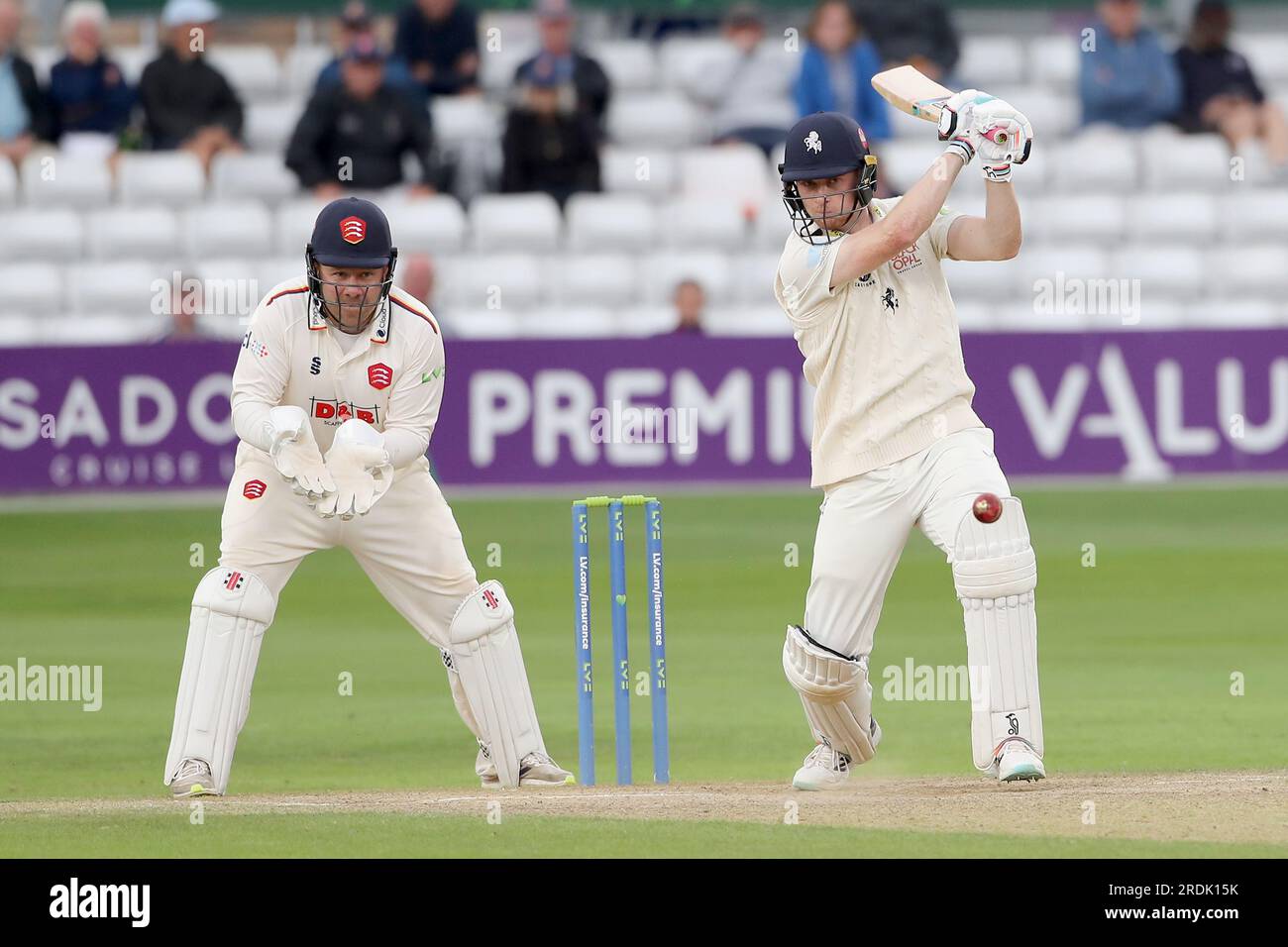 Joey Evison in azione di battuta per Kent durante Essex CCC vs Kent CCC, LV Insurance County Championship Division 1 Cricket al Cloud County Ground On Foto Stock