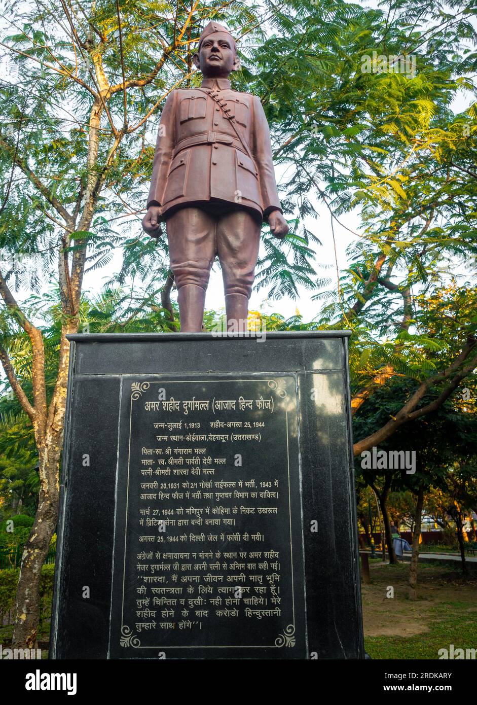 28 giugno 2023, Uttarakhand, India. Statua del MAGGIORE martire DURGA MALLA DEL combattente per la libertà al Gandhi Park, città di Dehradun. Foto Stock