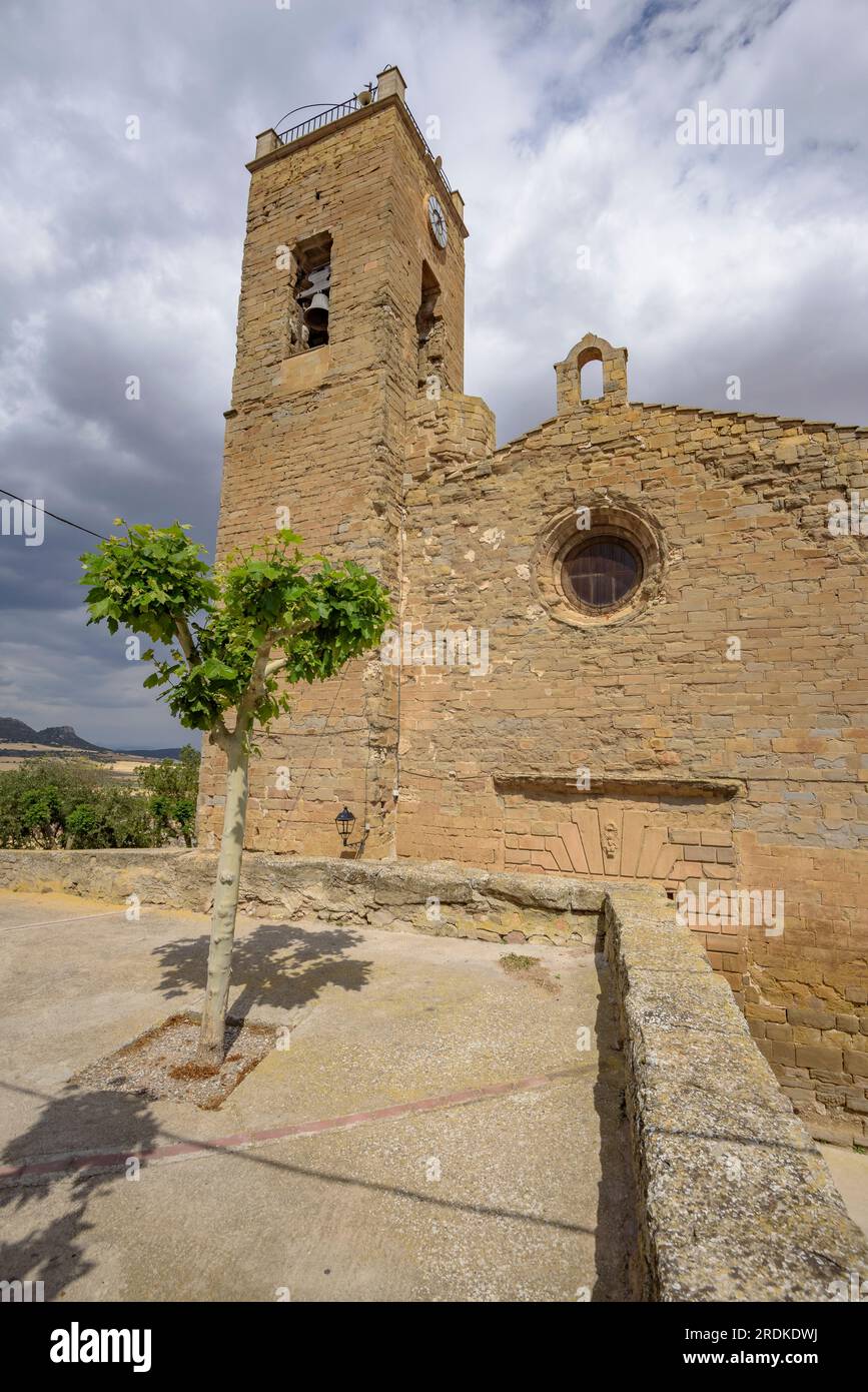 Chiesa di Sant Pere de Cubells, in un pomeriggio primaverile (la Noguera, Lleida, Catalogna, Spagna) ESP: Iglesia de Sant Pere de Cubells (Lérida, España) Foto Stock