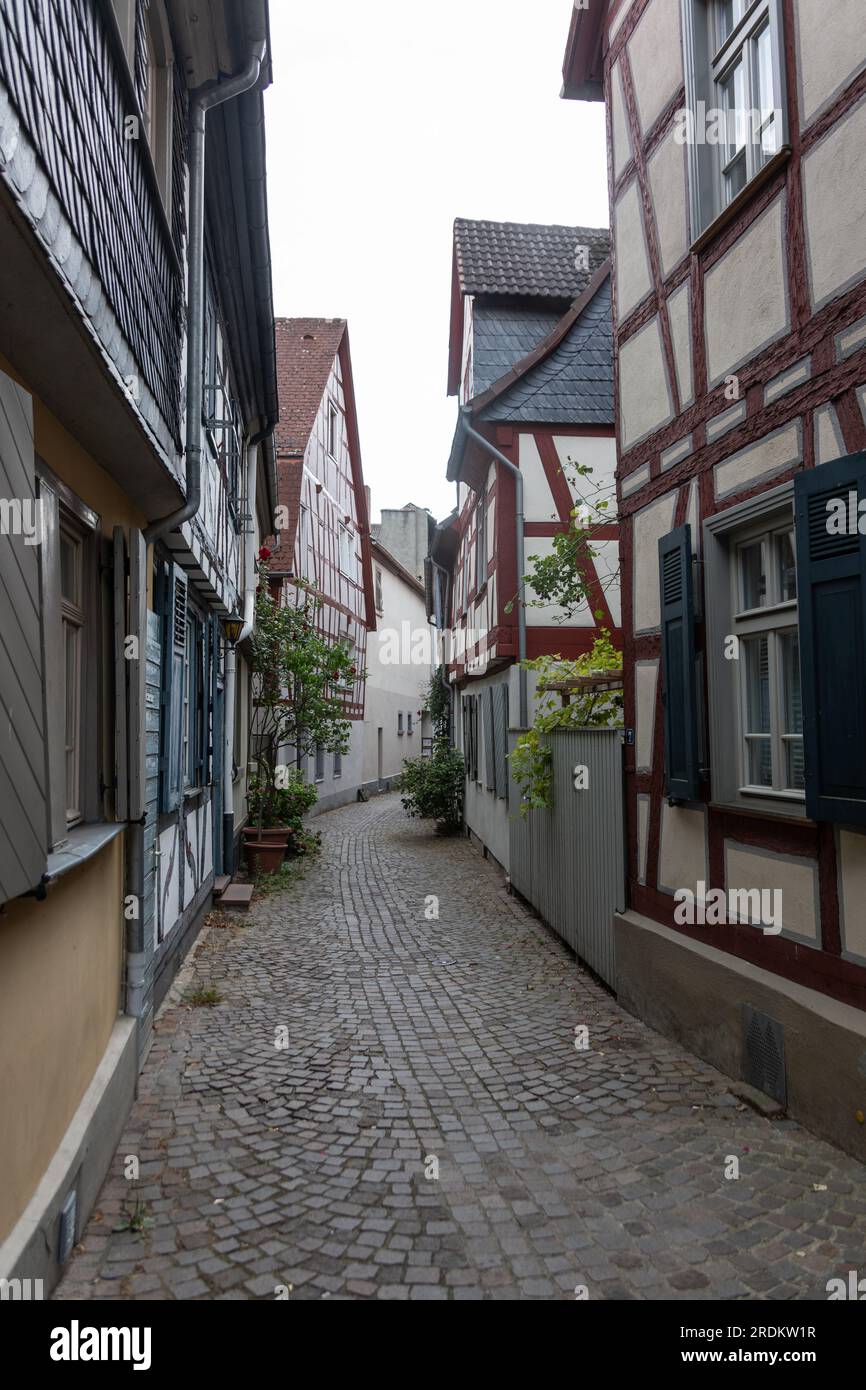 La città vecchia di Hoechst Hessian con le sue stradine strette vicino a Francoforte Foto Stock