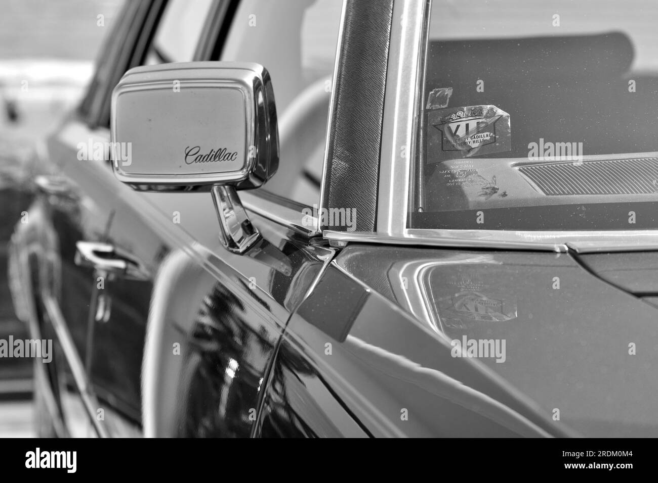 Barry Island, vale of Glam, Galles - 11 giugno 2023: Restaurata Cadillac Eldorado 1957 Siviglia in primo piano esposta al salone di auto d'epoca di Barry Foto Stock