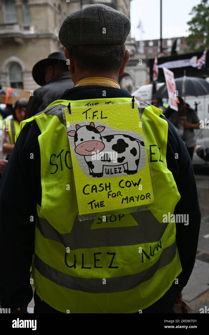 BBC London Studios, Londra, Regno Unito. 22 luglio 2023. La BBC ferma il bugiardo. Una protesta per fermare l'estensione ULEZ è in corso a causa di un'auto non conforme? Tariffa giornaliera di £12,50 per guidare dal 29 agosto 2023. Auto conforme ora? Paga per miglio in arrivo tutti pagheranno. Anche contro città di 15 minuti e di non essere costretti a vivere in prigioni aperte Londra a Londra, Regno Unito. Credito: Vedere li/Picture Capital/Alamy Live News Foto Stock