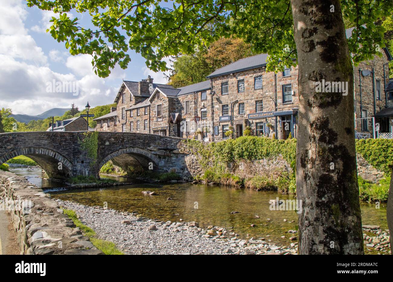 Beddgelert è un pittoresco villaggio nel Parco nazionale "eryri" di Snowdonia, Galles del Nord, Regno Unito Foto Stock