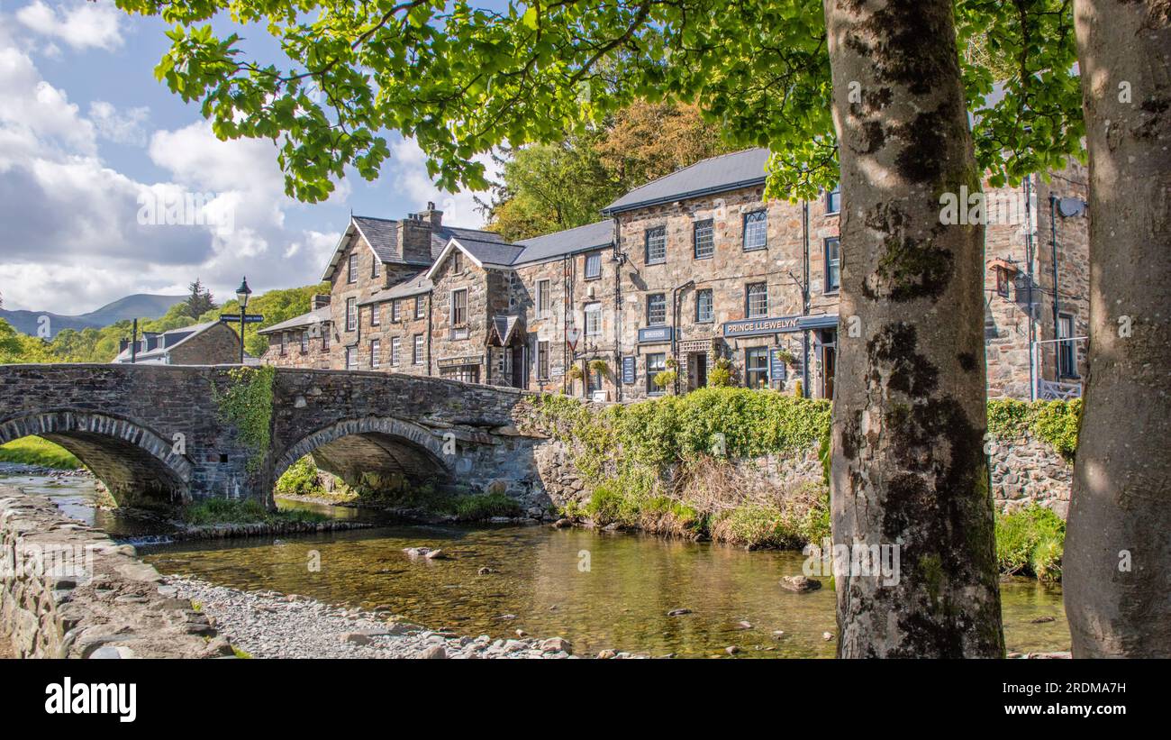 Beddgelert è un pittoresco villaggio nel Parco nazionale "eryri" di Snowdonia, Galles del Nord, Regno Unito Foto Stock