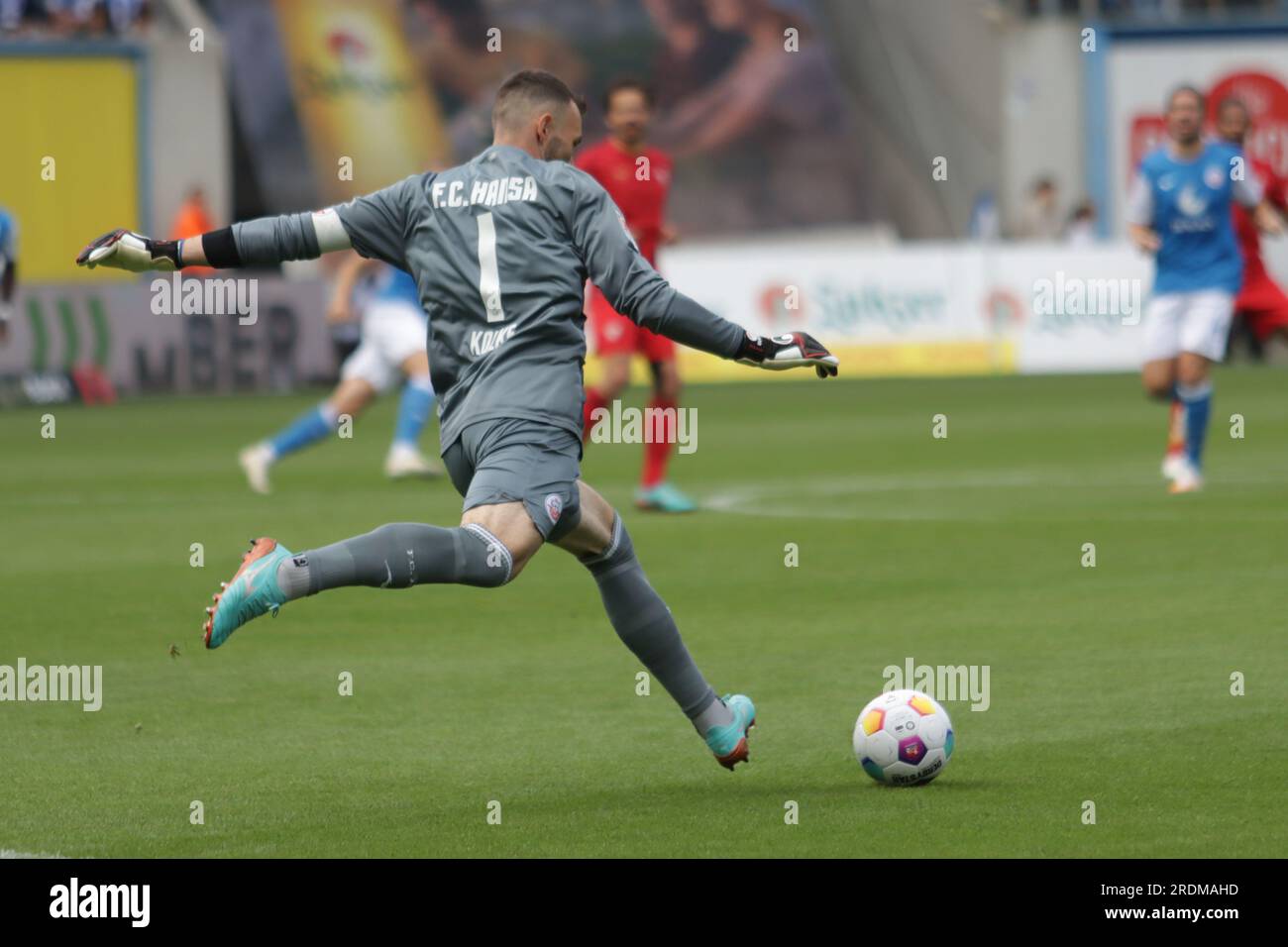 Rostock, Deutschland, 22 luglio 2023. Kolke in azione durante F.C. Hansa Rostock contro Sevilla F.C.. Credito: Fabideciria. Foto Stock