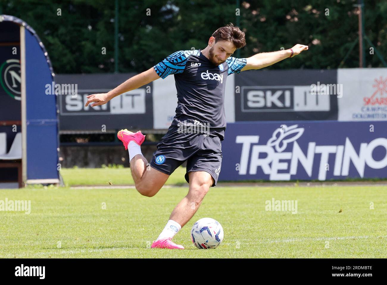 Dimaro, Napoli, Italia. 22 luglio 2023. Khvicha Kvaratskhelia di Napoli, durante una partita di calcio amichevole pre-stagionale contro Anaune, Dimaro Italia (Credit Image: © Ciro De Luca/ZUMA Press Wire) SOLO USO EDITORIALE! Non per USO commerciale! Foto Stock