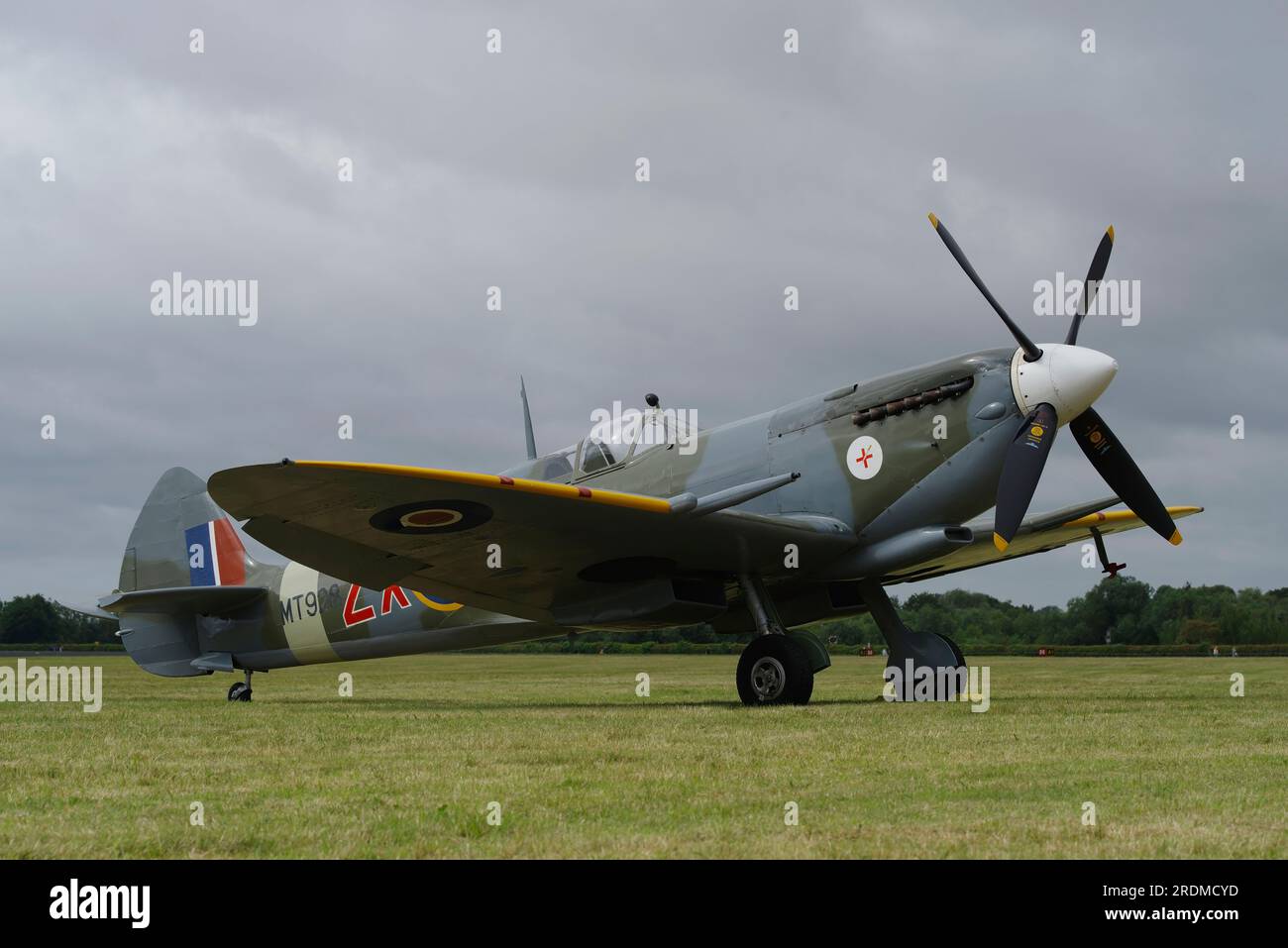 Vickers Supermarine, Spitfire Mk VIIIc, MT928, ZX-M, D-FEUR, G-BKMI, Flying Legends, Church Fenton. Foto Stock