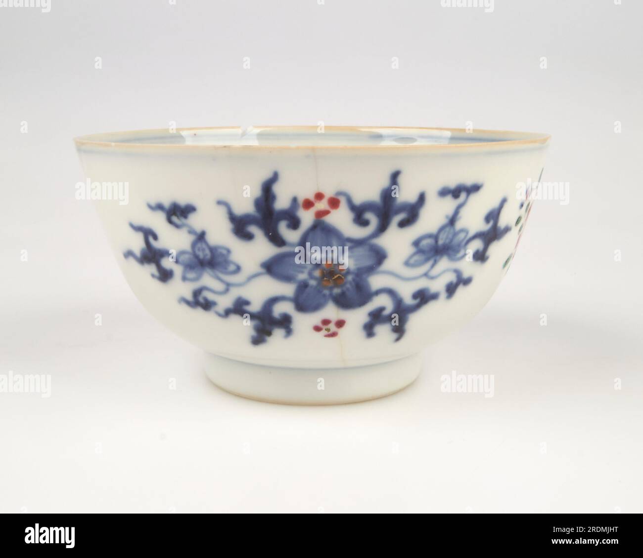 Antiquariato 18c. Tazza da tè in porcellana rosa Famille, bianco e blu cinese, 11 cm. d Foto Stock