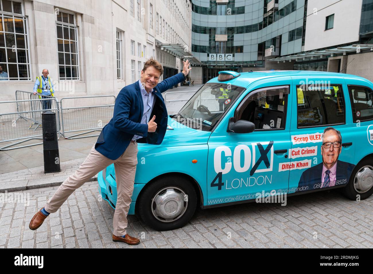 Londra, Regno Unito. 22 luglio 2023. Il Rally supera la BBC Broadcasting House contro l'espansione della ULEZ. Howard Cox si presenta al Real. Credito: Andrea Domeniconi/Alamy News Foto Stock