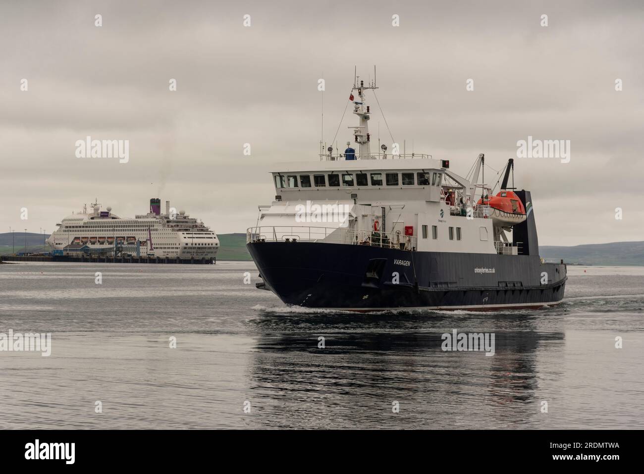 Kirkwall, Orkney Island, Scozia, Regno Unito. 4 giugno 2023. Traghetto tra le isole, Varagen in arrivo a Kirkwall dalle isole settentrionali esterne scozzesi, Eday e. Foto Stock