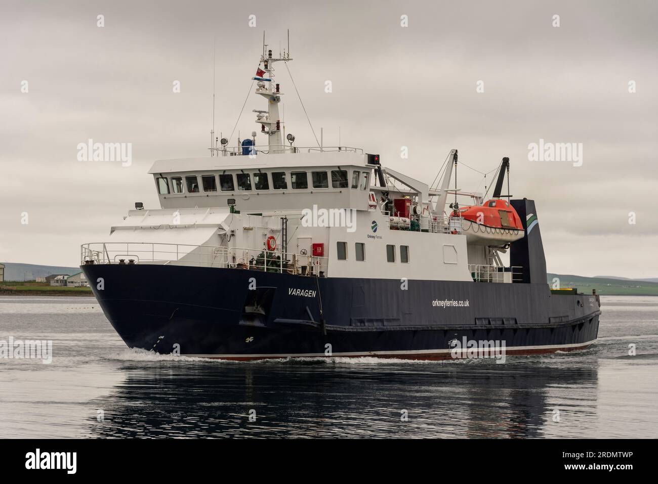 Kirkwall, Orkney Island, Scozia, Regno Unito. 4 giugno 2023. Traghetto tra le isole, Varagen in arrivo a Kirkwall dalle isole settentrionali esterne scozzesi, Eday e. Foto Stock