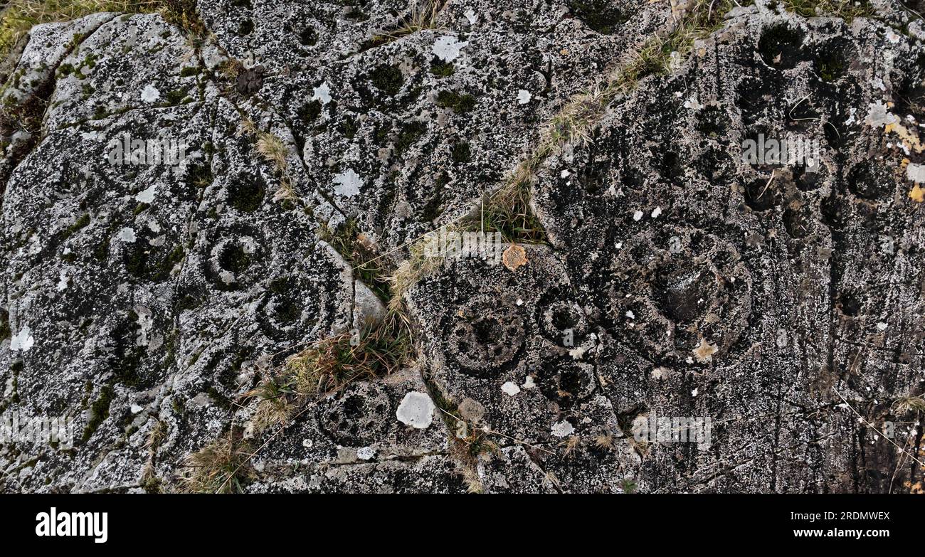 Coppa di Ormaig e anelli di taratura, arte rupestre neolitica, vicino a Kilmartin, Argyll, Scozia Foto Stock