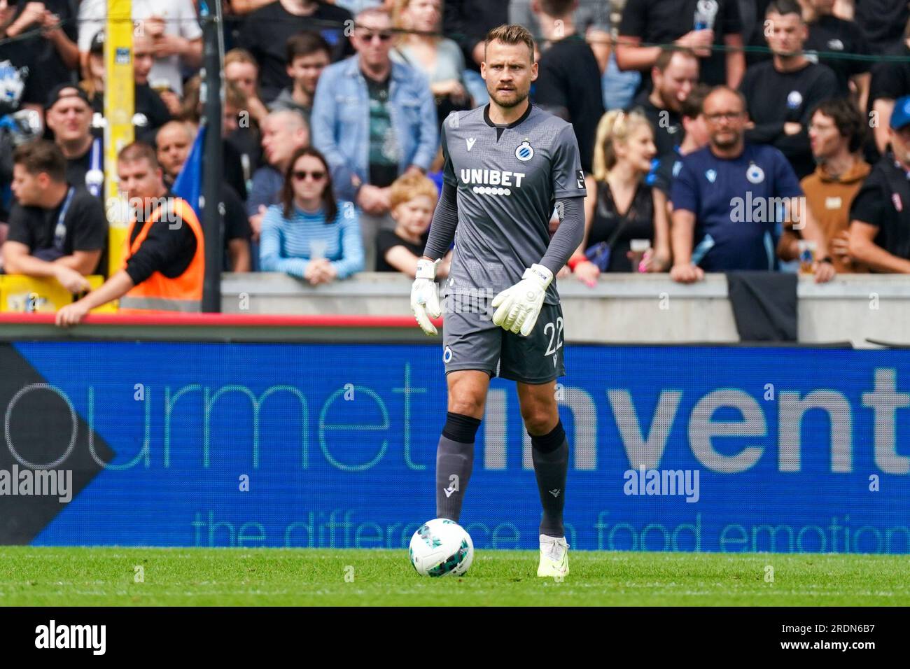 Brugge, Belgio. 22 luglio 2023. BRUGGE, BELGIO - 22 LUGLIO: Simon Mignolet del Club Brugge KV durante la partita amichevole pre-stagionale tra il Club Brugge KV e AZ Alkmaar al Jan Breydelstadion il 22 luglio 2023 a Brugge, Belgio. (Foto di Joris Verwijst/Orange Pictures) credito: Orange Pics BV/Alamy Live News Foto Stock