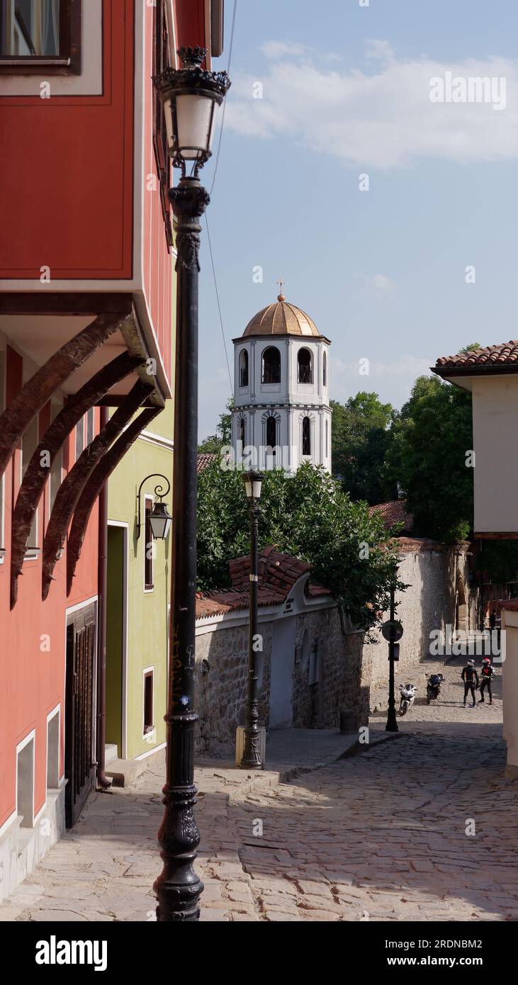 Guardando verso la chiesa di San Costantino ed Elena, città vecchia di Plovdiv, Bulgaria; la città più antica d'Europa. Foto Stock