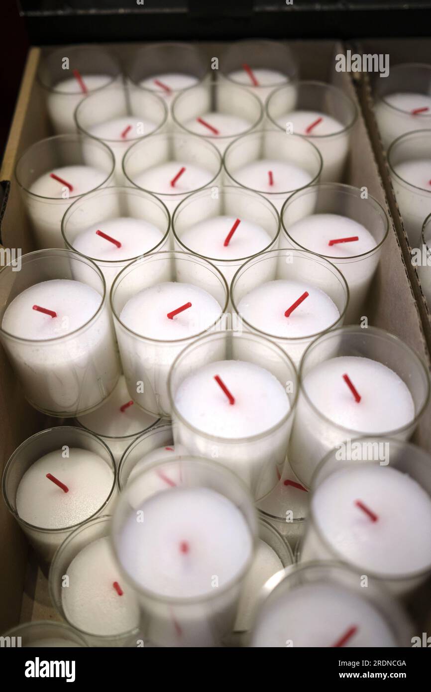 Candele nella Cattedrale di Saint Sauveur ad Aix-en-Provence, Francia Foto Stock
