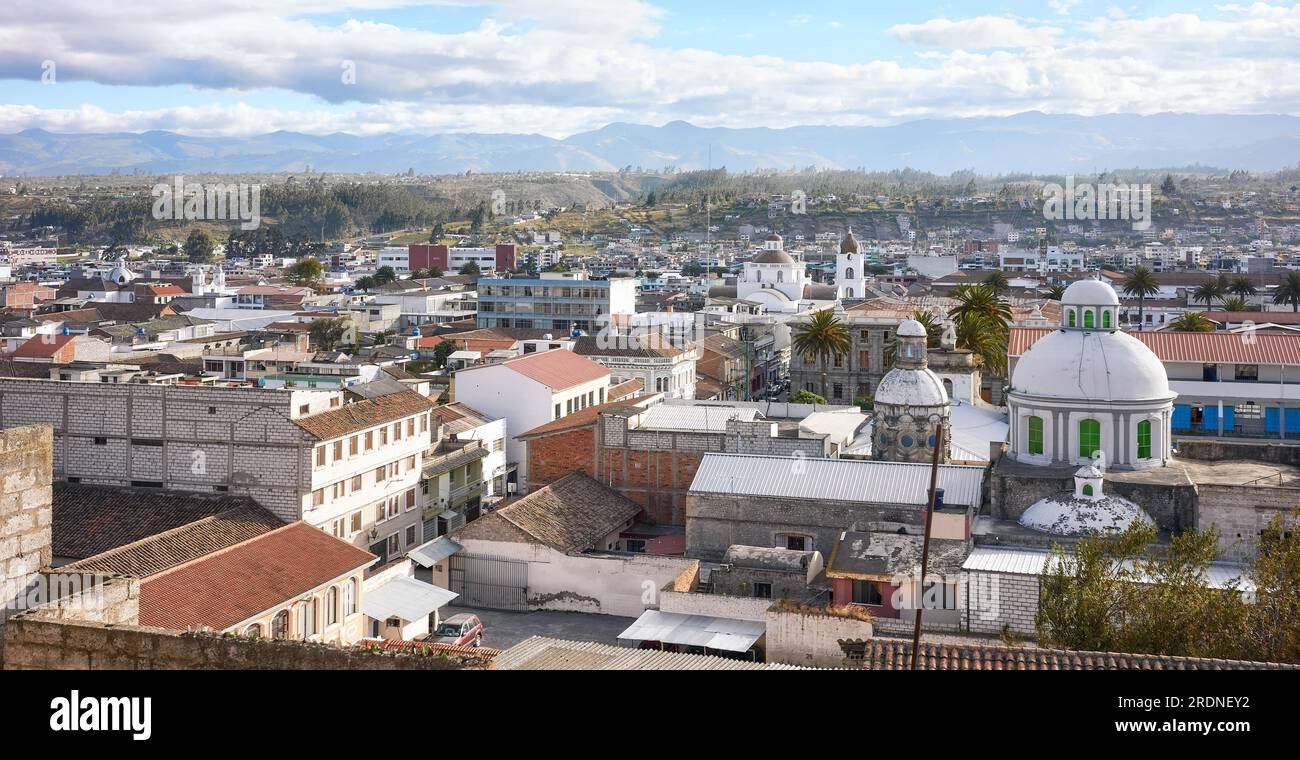 Vista panoramica di Latacunga, capitale della provincia di Cotopaxi, Ecuador. Foto Stock