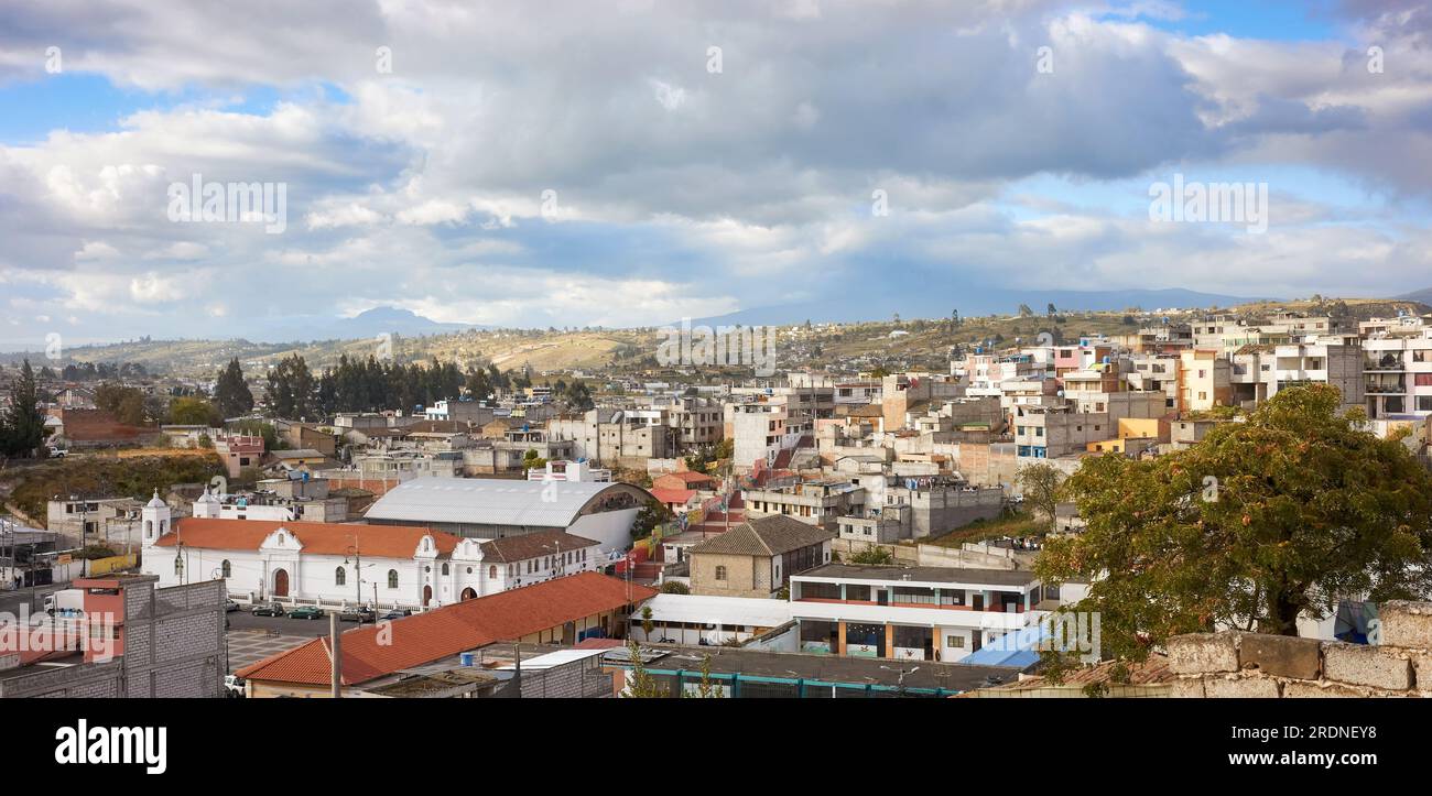 Vista panoramica di Latacunga, capitale della provincia di Cotopaxi, Ecuador. Foto Stock