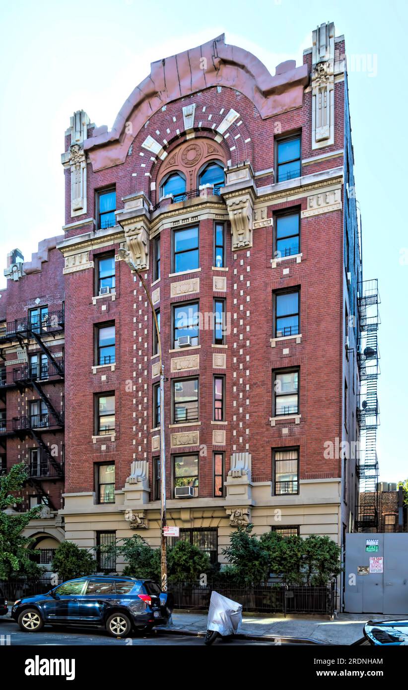 Clinton Hill Historic District: 476 Clinton Avenue/20 Gates Avenue, Royal Castle, edificio di appartamenti Beaux Arts di Wortmann & Braun, costruito nel 1913. Foto Stock