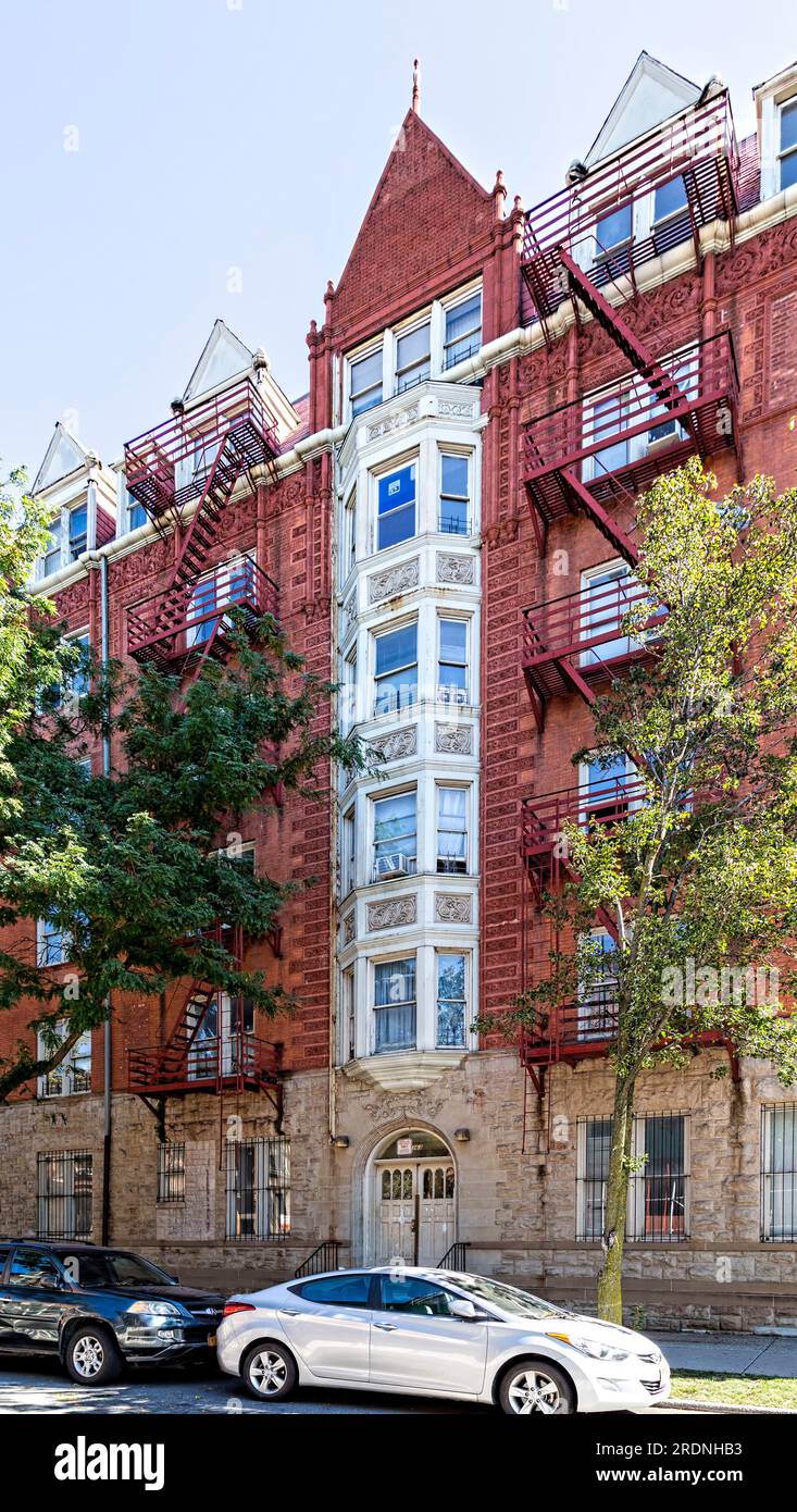 Clinton Hill Historic District: 363 Grand Avenue, Vendome Apartments, progettato da Halstead P. Fowler, costruito nel 1887. Foto Stock