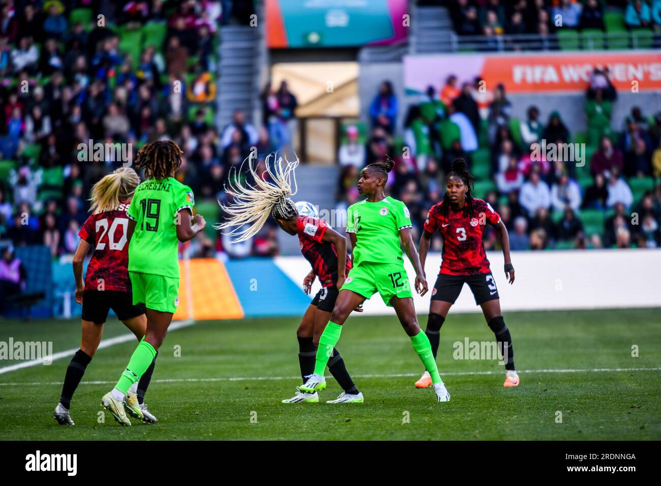 Ashley Lawrence (n. 10) (centro) in azione durante la partita della Coppa del mondo femminile FIFA 2023 tra Nigeria e Canada al Melbourne Rectangular Stadium. Punteggio finale Nigeria 0:0 Canada Foto Stock