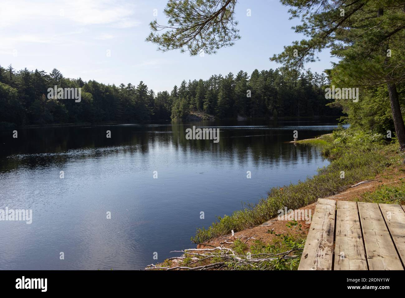 Lago tranquillo e tranquillo a Muskoka, Canada Foto Stock