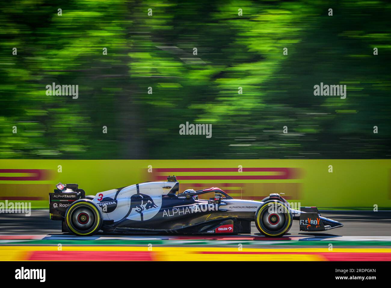 Budapest, Ungheria. 22 luglio 2023. Scuderia AlphaTauriís il pilota australiano Daniel Ricciardo gareggia durante la sessione di qualificazione del Gran Premio di F1 ungherese all'Hungaroring, vicino a Budapest. Credito: SOPA Images Limited/Alamy Live News Foto Stock