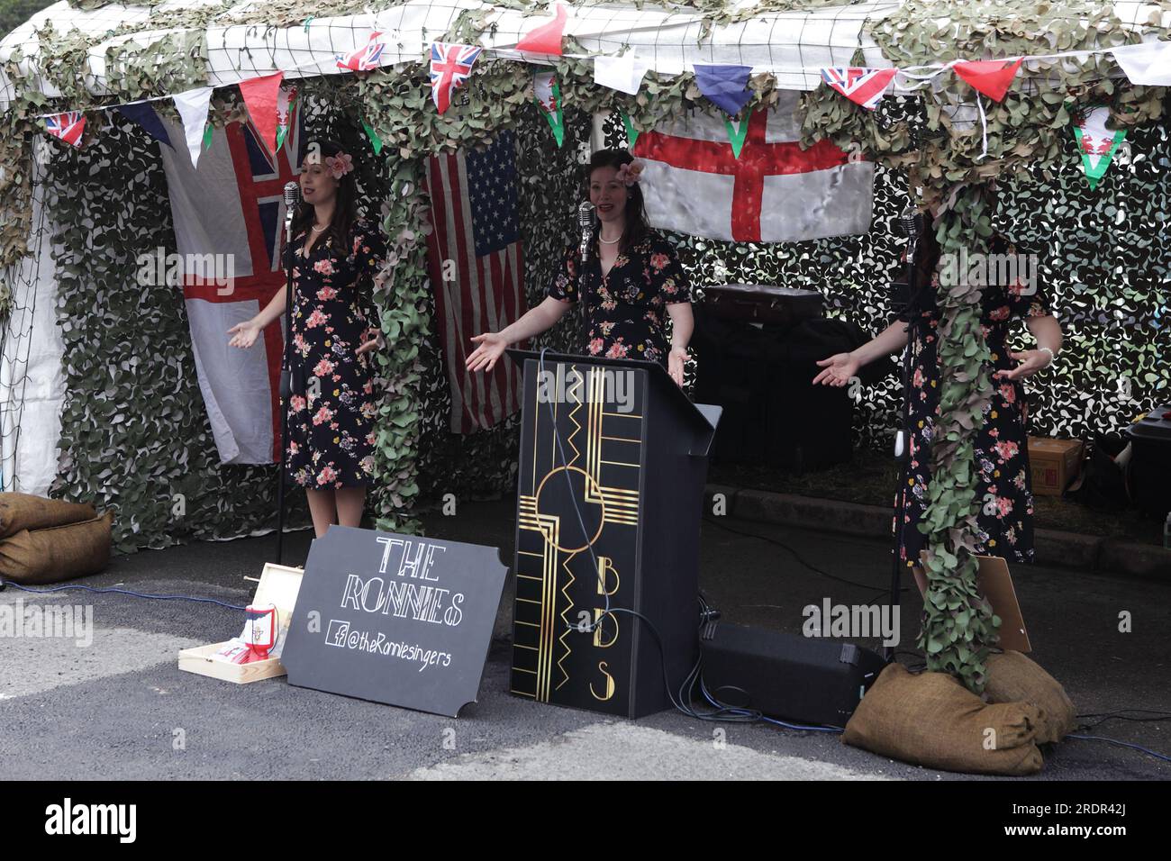 I Ronnies si esibiscono alla Severn Valley Railway 1940s Day a Bridgnorth. Foto Stock