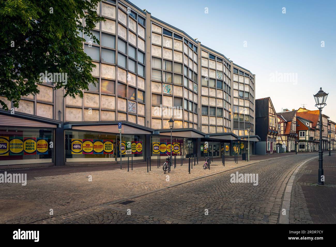 La città medievale di celle con case in legno e facciate nuove e moderne. Foto scattata il 4 giugno 2023 a celle, bassa Sassonia, Germania. Foto Stock