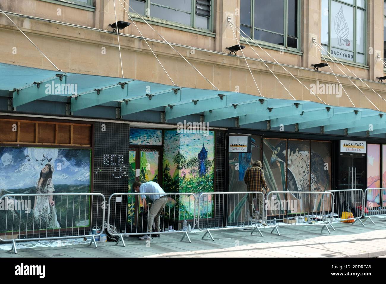 Bristol, Regno Unito. 23 luglio 2023. Con l'Art Trail Painting Bristol di Numbers 6 5 0 Bristol celebra il 650° anniversario da quando re Edoardo III ha concesso alla città i suoi diritti. Il sentiero che copre Park St, il Triangle e Queens Rd È a cura di Upfest. Ogni opera d'arte è realizzata utilizzando stili e tecniche rinascimentali, non sono consentite bombolette aerosol. Crediti: JMF News/Alamy Live News Foto Stock