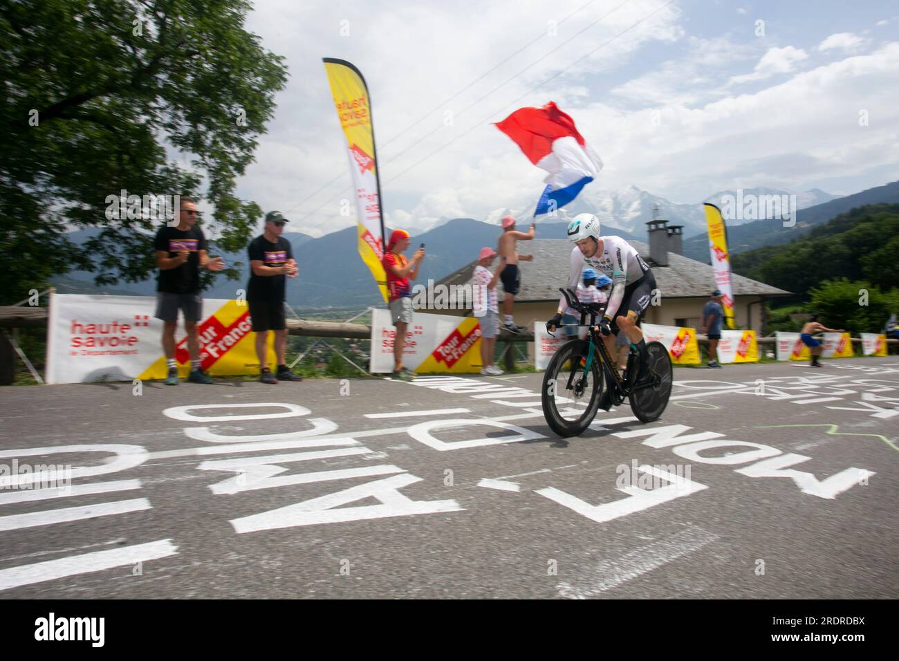 Domancy, Francia 18 luglio 2023: PHIL BAUHAUS (BAHRAIN VITTORIOSO BRN) nella fase cronometro al Tour de France 2023. Foto Stock