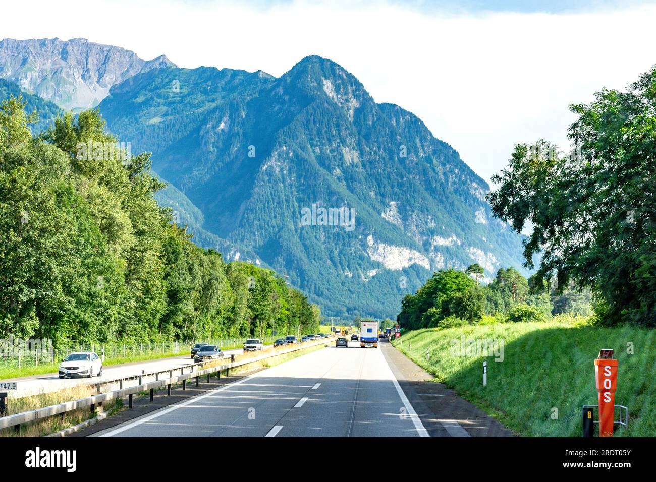 Autobahn 30 Sarganserstrasse, vicino a Walensee (Lago Walen), Cantone di St Gallen, Svizzera Foto Stock