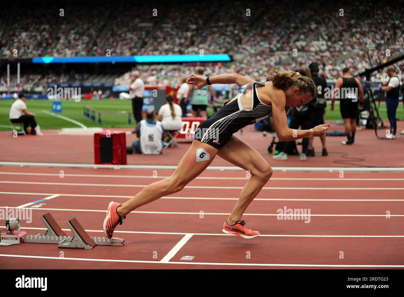 Londra, Regno Unito. 23 luglio 23. Femke BOL (Paesi Bassi, Olanda) fuori dai blocchi di partenza nella finale femminile dei 400 m hurdles 2023, IAAF Diamond League, Queen Elizabeth Olympic Park, Stratford, Londra, Regno Unito. Crediti: Simon Balson/Alamy Live News Foto Stock