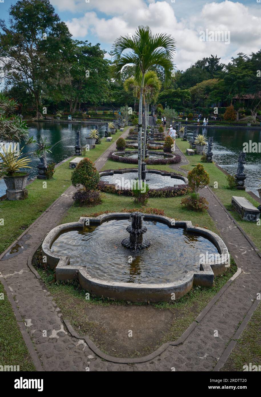 Tirta Gangga è un ex palazzo reale nella parte orientale di Bali, Indonesia, che prende il nome dal fiume sacro Gange nell'induismo. Foto Stock