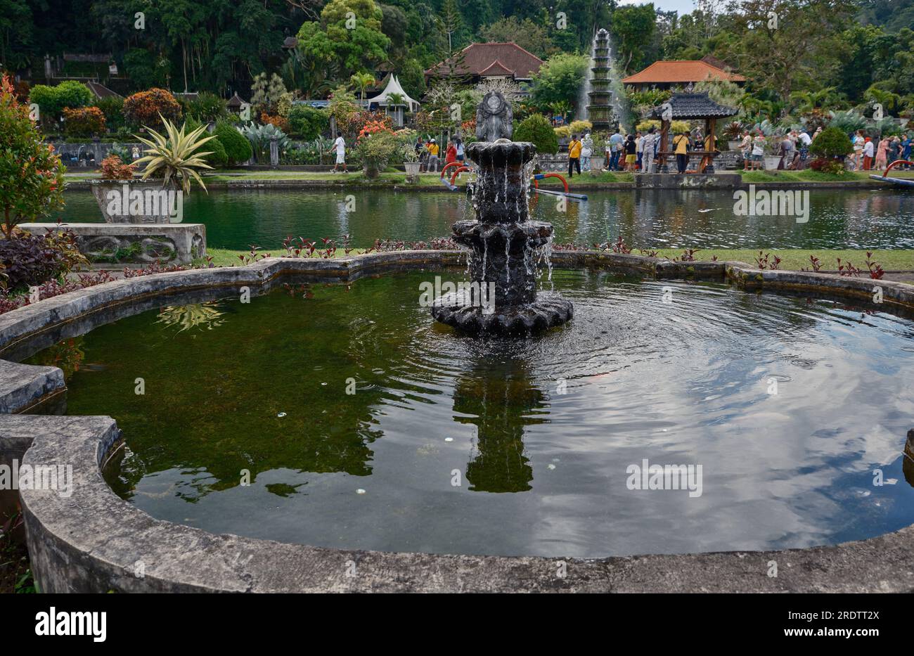 Tirta Gangga è un ex palazzo reale nella parte orientale di Bali, Indonesia, che prende il nome dal fiume sacro Gange nell'induismo. Foto Stock