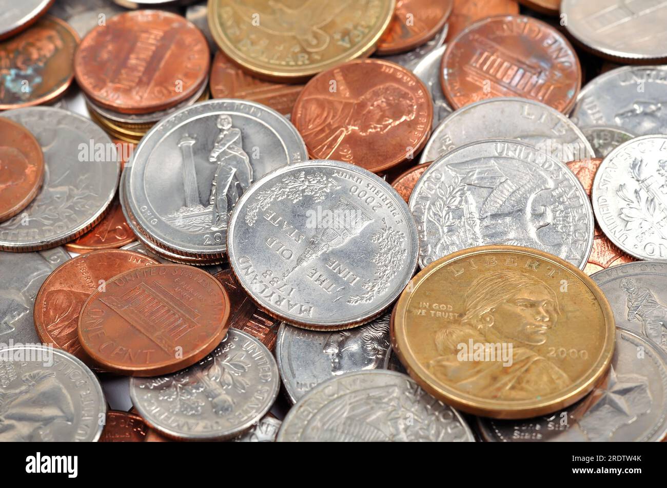 Monete in euro e in dollari, primo piano Foto Stock