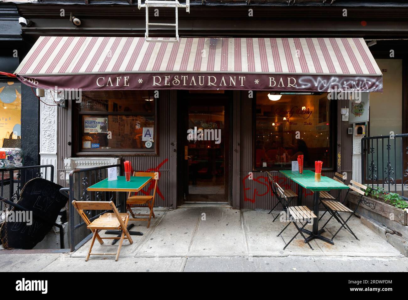 Lovely Day, 196 Elizabeth St, New York, New York, foto di un ristorante tailandese nel quartiere Nolita di Manhattan. Foto Stock