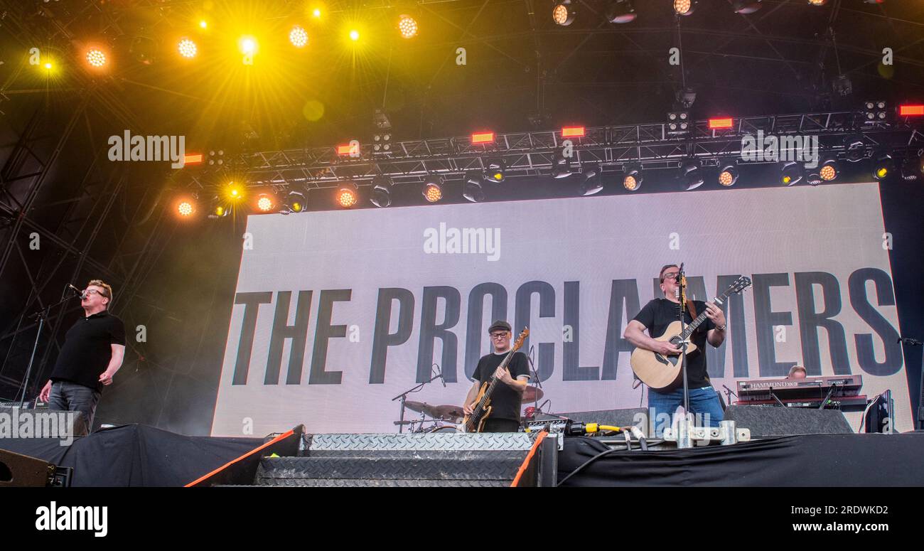 Henham Park, Suffolk, Regno Unito. 21 luglio 2023. Band scozzese The Proclaimers che suona dal vivo al Latitude Festival. Credito: ernesto rogata/Alamy Live News Foto Stock