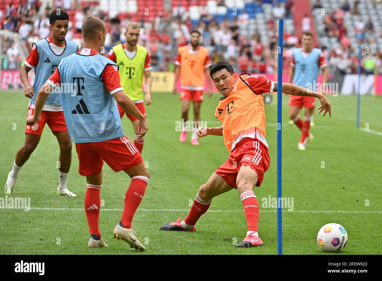 Minjae KIM (FC Bayern Monaco), Sinistra: Joshua KIMMICH (FC Bayern ...