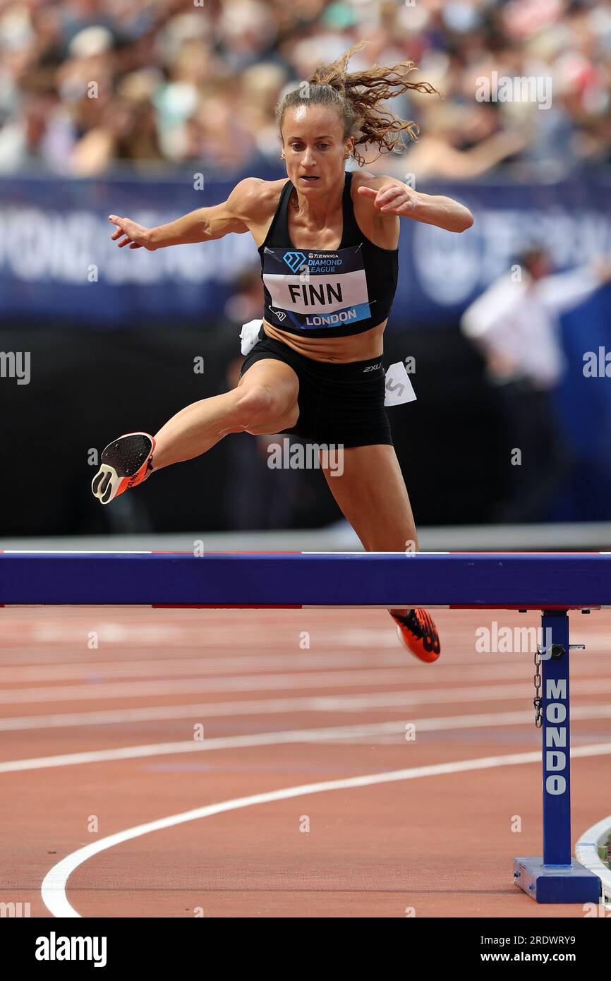 Michelle FINN salta la barriera nella Steeplechase di 3000 m nella Wanda Diamond League allo Stadio di Londra Foto Stock