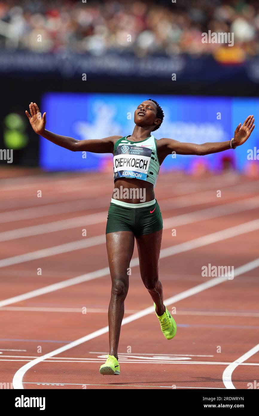 Jackline CHEPKOECH festeggia la vittoria dello Steeplechase di 3000 m nella Wanda Diamond League allo Stadio di Londra Foto Stock