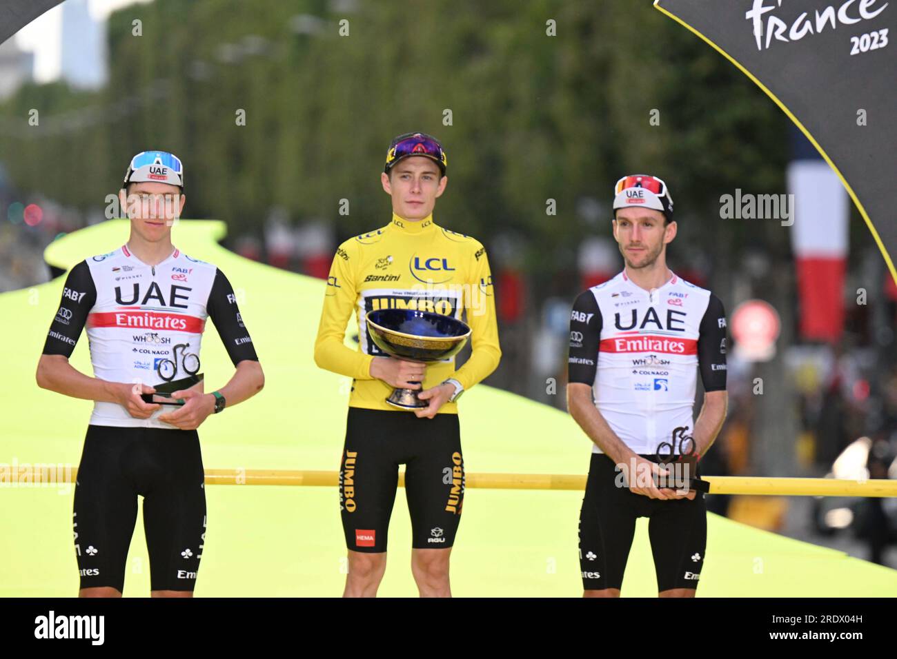 1-2-3- Jonas Veingegaard Danimarca Jumbo Visma e Tadej Pogacar Slovenia e Adam Yates GB entrambi UAE Team Emirates Foto Stock