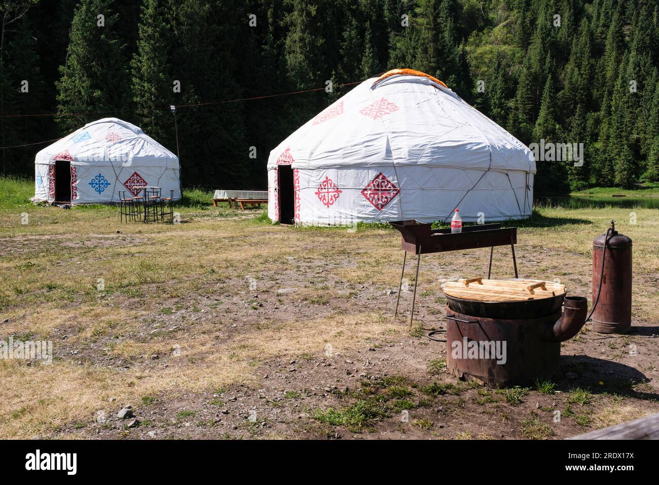 Kazakistan, Parco Nazionale dei Laghi di Kolsay. Vacanze Yurts. Foto Stock