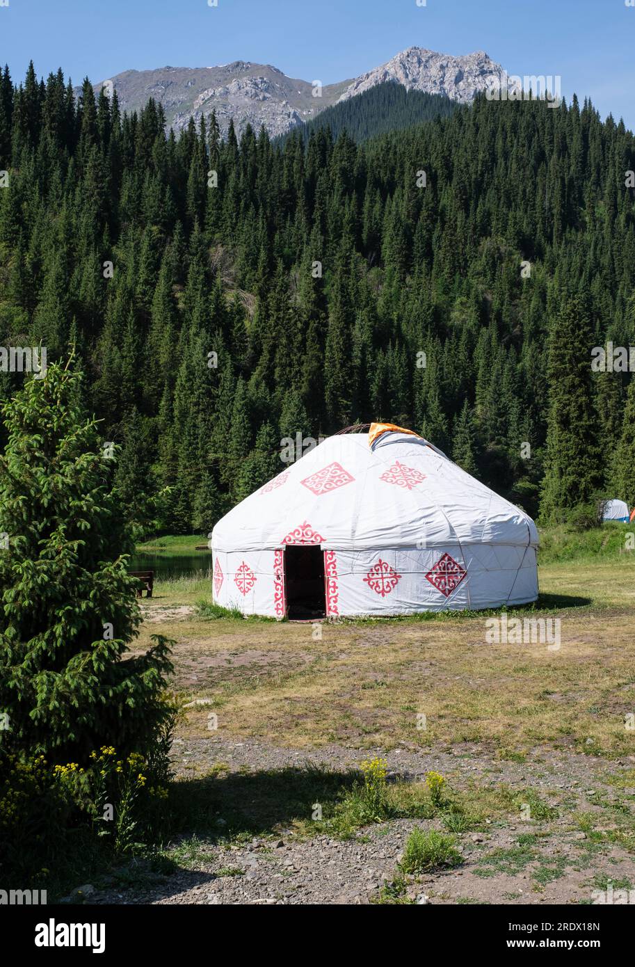 Kazakistan, Parco Nazionale dei Laghi di Kolsay. Vacanze Yurts. Foto Stock