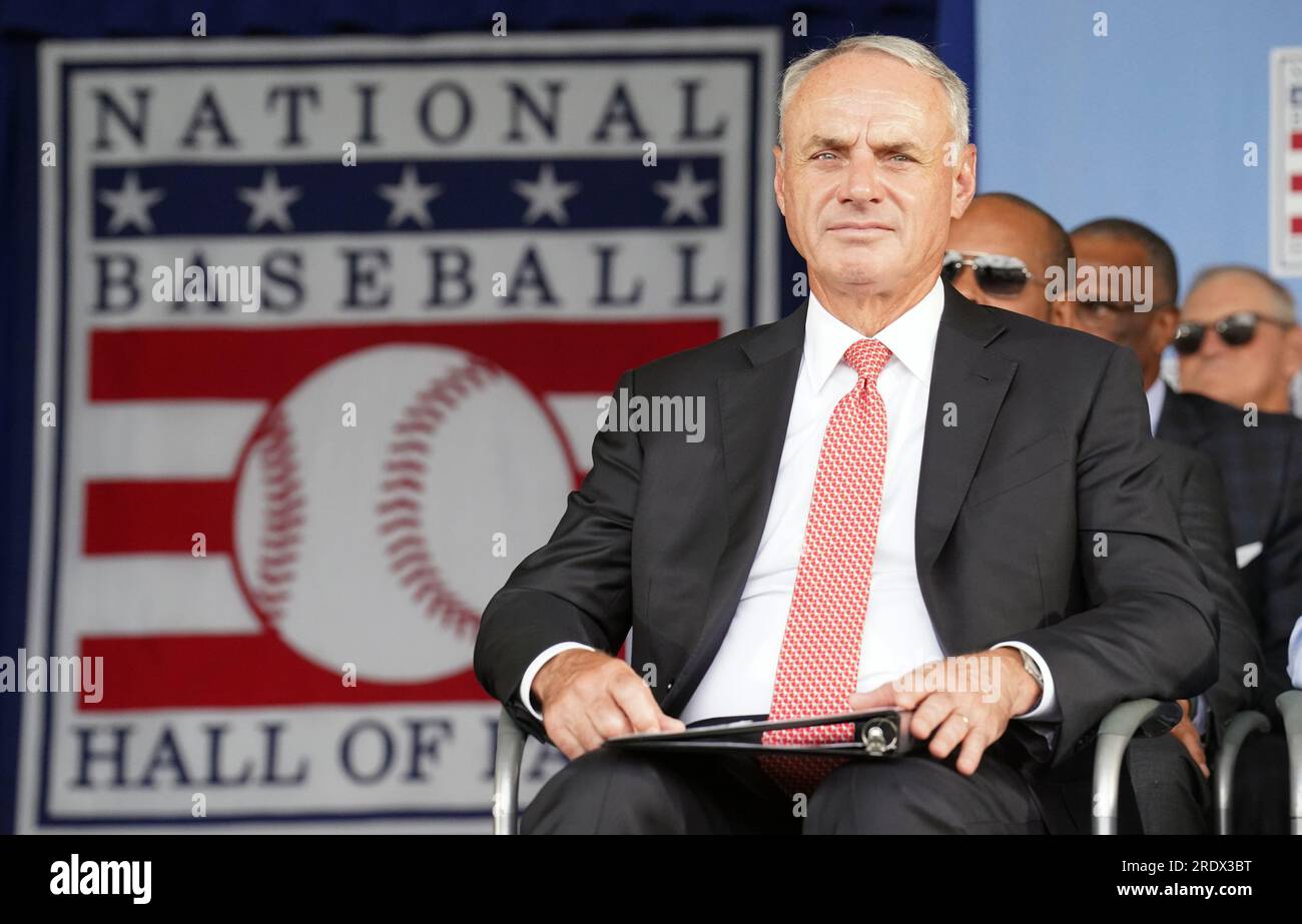 Cooperstown, Stati Uniti. 23 luglio 2023. Il Commissario della Major League Baseball Rob Manfred siede sul palco durante le cerimonie di induzione della National Baseball Hall of Fame a Cooperstown, New York, domenica 23 luglio 2023. Foto di Bill Greenblatt/UPI credito: UPI/Alamy Live News Foto Stock