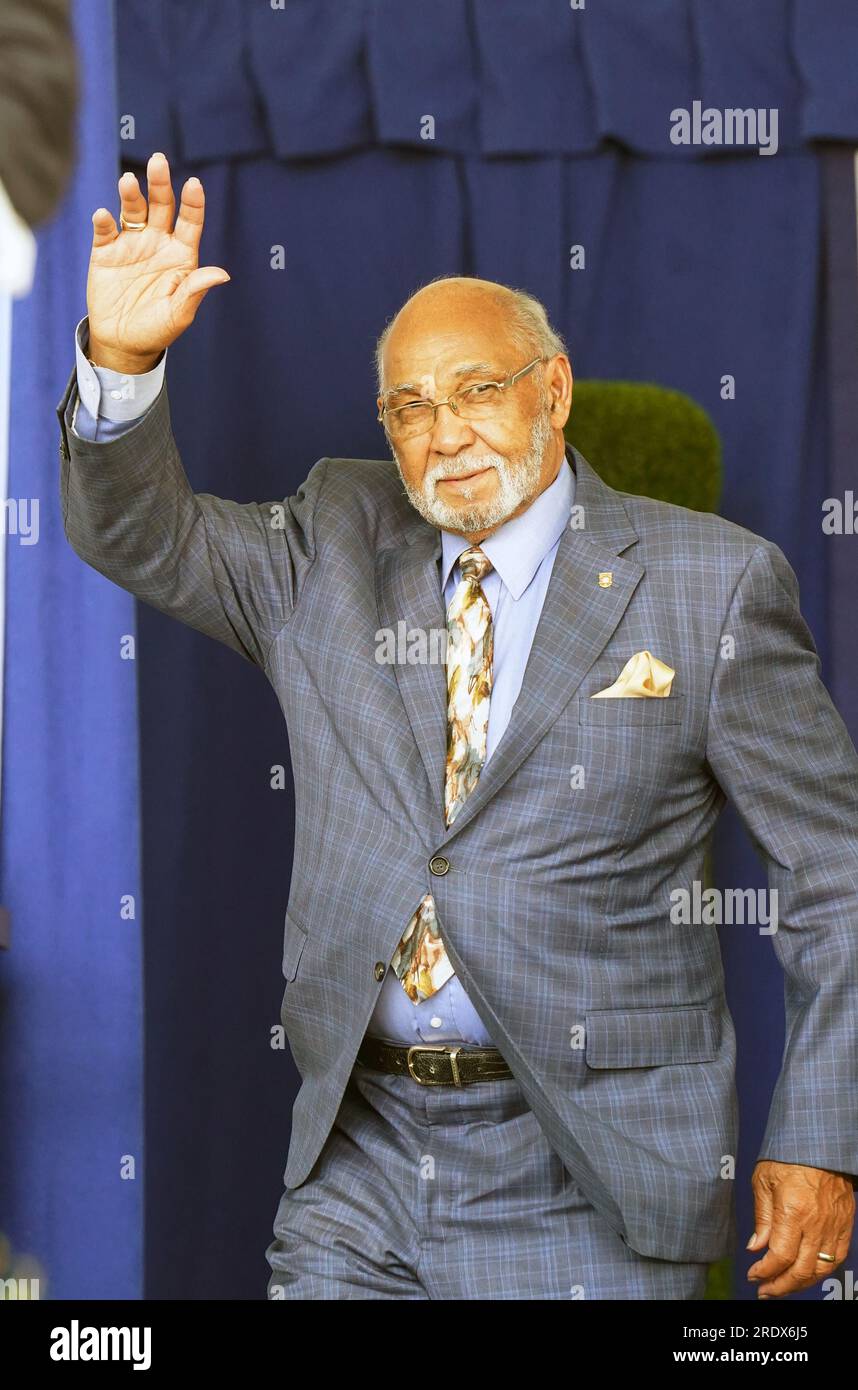 Cooperstown, Stati Uniti. 23 luglio 2023. Il membro della National Baseball Hall of Fame Billy Williams viene introdotto durante le cerimonie di induction per Fred McGriff e Scott Rolen, a Cooperstown, New York, domenica 23 luglio 2023. Foto di Bill Greenblatt/UPI credito: UPI/Alamy Live News Foto Stock