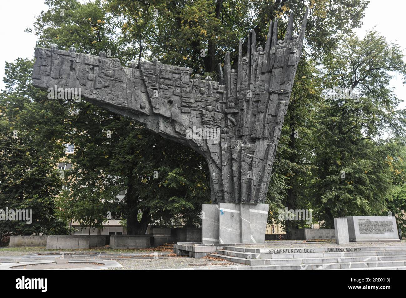 Lubiana: Piazza della Repubblica (Trg Republike), con il Monumento alla Rivoluzione (Spomenik revolucije). Slovenia Foto Stock