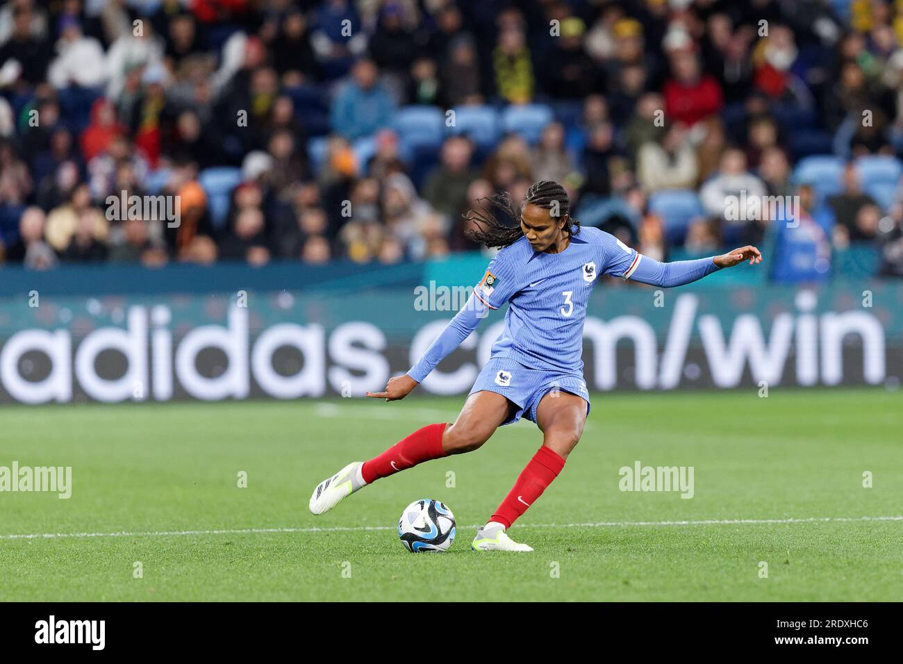 Sydney, Australia. 23 luglio 2023. La francese Wendie Renard si è preparata a colpire la palla durante la Coppa del mondo femminile FIFA 2023 tra Francia e Giamaica al Sydney Football Stadium il 23 luglio 2023 a Sydney, Australia Credit: IOIO IMAGES/Alamy Live News Foto Stock