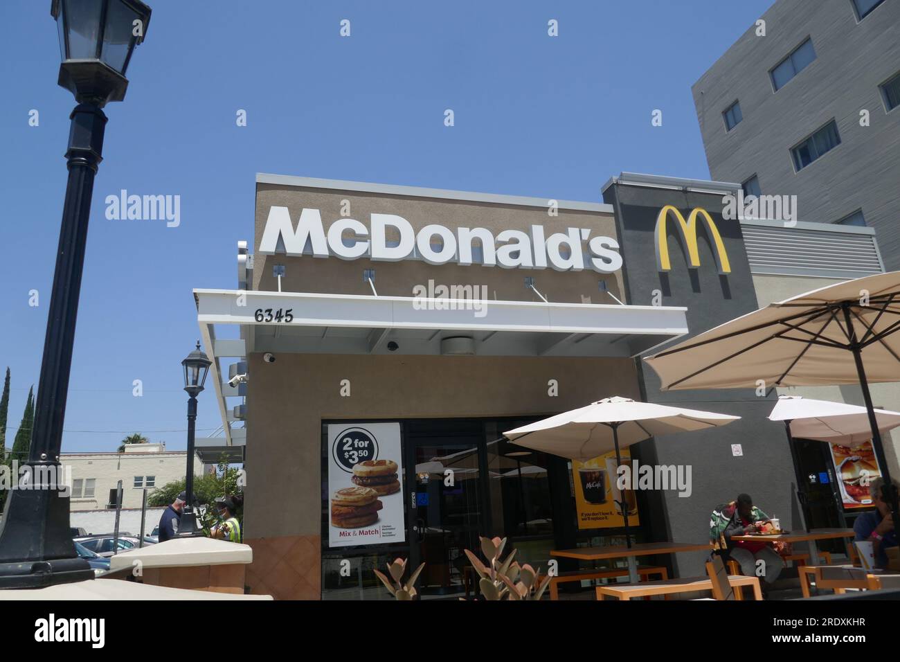 Los Angeles, California, USA 25 luglio 2022 A General view of McDonalds Fish Fillet, French Fries and Chicken McNuggets il 25 luglio 2022 a Los Angeles, California, USA. Foto di Barry King/Alamy Stock Photo Foto Stock